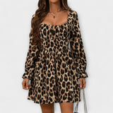 Catarina | Short leopard print dress, with a square neckline