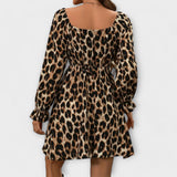 Catarina | Short leopard print dress, with a square neckline